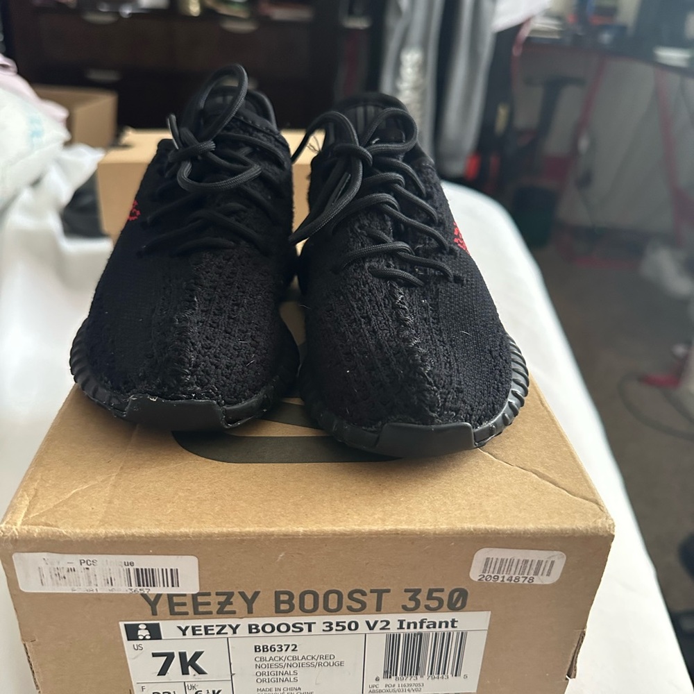 Yeezy Boost 350 V2 Infant Black Red